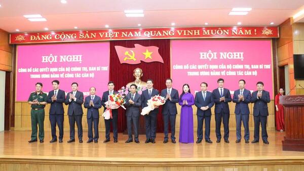 Công bố quyết định của Bộ Chính trị, Ban Bí thư về công tác cán bộ ở Thanh Hóa