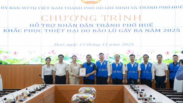 Triệu trái tim hỗ trợ Huế hơn 103 tỷ đồng khắc phục lũ lịch sử