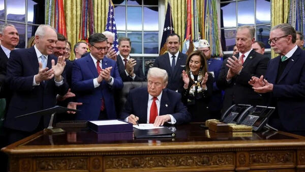 Mỹ chấm dứt đợt đóng cửa chính phủ dài nhất lịch sử