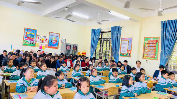 Trường vùng cao vượt khó, nâng cao chất lượng dạy Tiếng Anh, Tin học