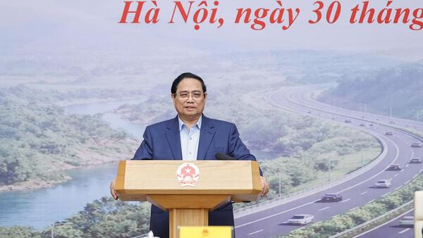 Thủ tướng: Không để “1km đường cao tốc có mười mấy nhà thầu cùng làm”