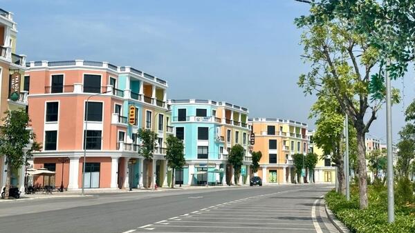 Cuộc đua huy động vốn và hệ quả lãi vay mua nhà không thể đứng yên