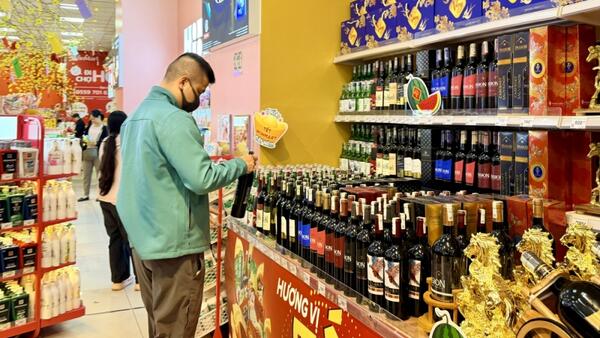 Thị trường Tết đã sôi động, “mỏ neo” giá cả vẫn được giữ chặt