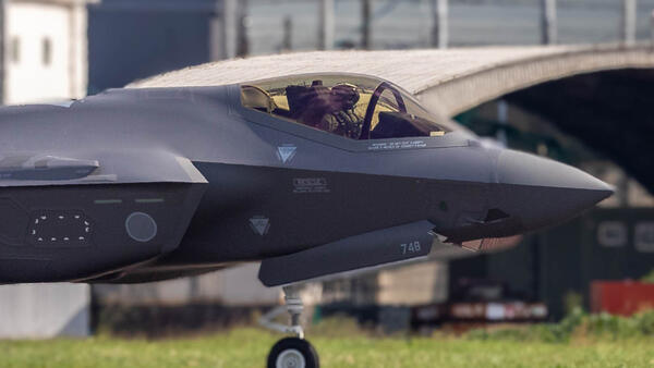 Ông Trump bất ngờ thay đổi ưu tiên cung cấp vũ khí Mỹ cho đối tác