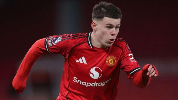 Con trai Rooney lập đại công cho Man United