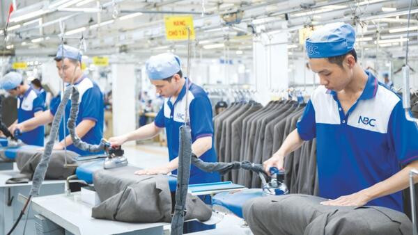 Hoàn thiện thể chế, tạo đà cho mục tiêu tăng trưởng 2 con số