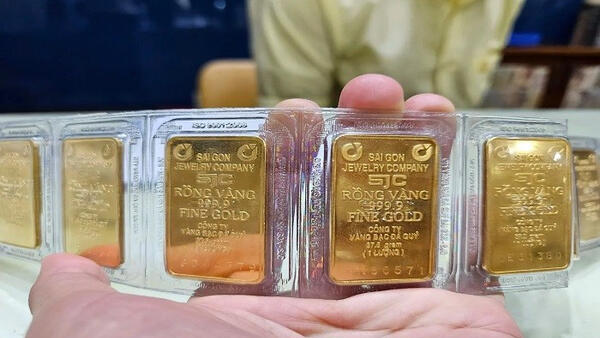 Giá vàng hôm nay 11/2: Tiếp đà tăng 600 nghìn đồng, có thương hiệu giảm nhẹ