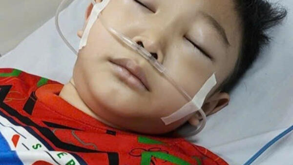 Học sinh lớp 1 mắc bệnh viêm cầu thận mong được trợ giúp