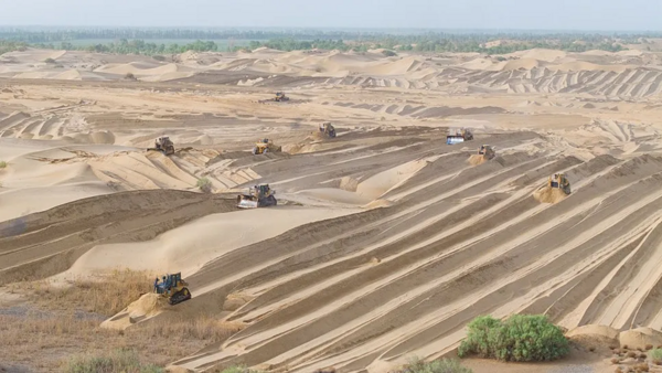 Trung Quốc biến sa mạc Taklamakan thành ‘bể chứa carbon’