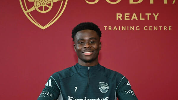 Arsenal ‘trói chân’ tới năm 2030, Saka bật khóc trước 'món quà đặc biệt’