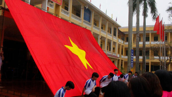 Bồi đắp lòng yêu nước cho học sinh qua chuyên đề ‘Lịch sử lá cờ Tổ quốc’