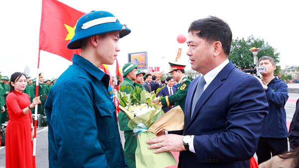 Hơn 5.000 tân binh Bắc Ninh hăng hái lên đường nhập ngũ