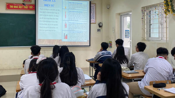 Để ngăn chặn học sinh sử dụng thuốc lá cần sự phối hợp của 'ba nhà'