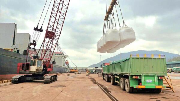 Hà Tĩnh: Sôi động khí thế thi đua sản xuất, kinh doanh đầu Xuân Bính Ngọ tại Khu kinh tế Vũng Áng