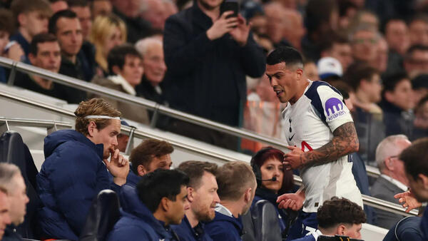 Sao Tottenham 'nổi điên’ khi bị thay ra