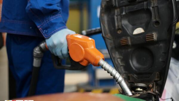 Xăng RON95 bất ngờ giảm gần 4.000 đồng/lít sau một ngày tăng giá