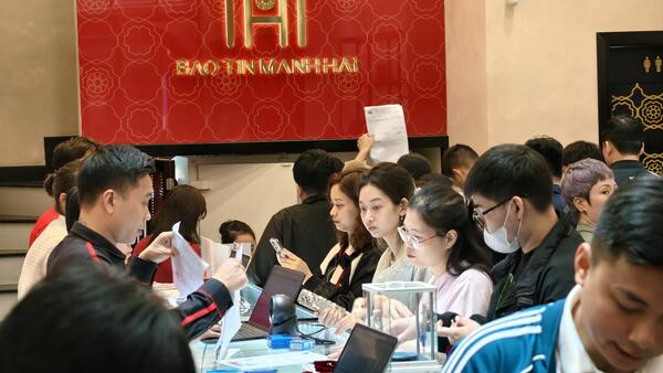 Giá vàng hôm nay 16/3: Vàng thế giới giảm, trong nước ổn định