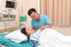 Giáo viên hợp đồng có vợ sinh con có được hưởng chế độ thai sản?