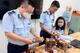 Quản lý thị trường Hà Nội siết chặt chống hàng giả, gian lận thương mại
