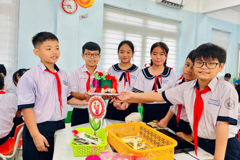 TPHCM hướng dẫn chi trả tiền lương dạy thêm giờ cho giáo viên dạy 2 buổi/ngày