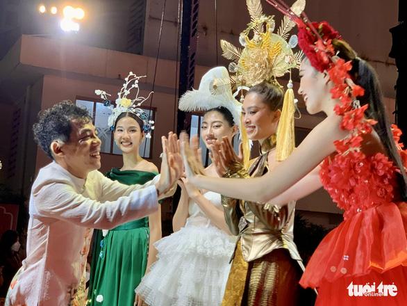 Đỗ Thị Hà hóa thành nàng thơ của Tạ Linh Nhân ngay sau khi về Việt Nam - Ảnh 7.