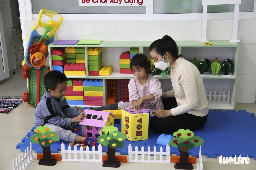 Tiểu học, mầm non Đà Nẵng mở cửa, học sinh vắng khá nhiều do phụ huynh chưa yên tâm - Ảnh 9.
