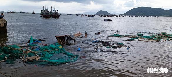 Sóng lớn đánh chìm tàu, thuyền của ngư dân Quy Nhơn, Khánh Hòa - Ảnh 7.