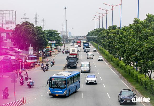 Đường phố TP.HCM, Đồng Nai thông thoáng trong ngày lễ giỗ Tổ - Ảnh 1.