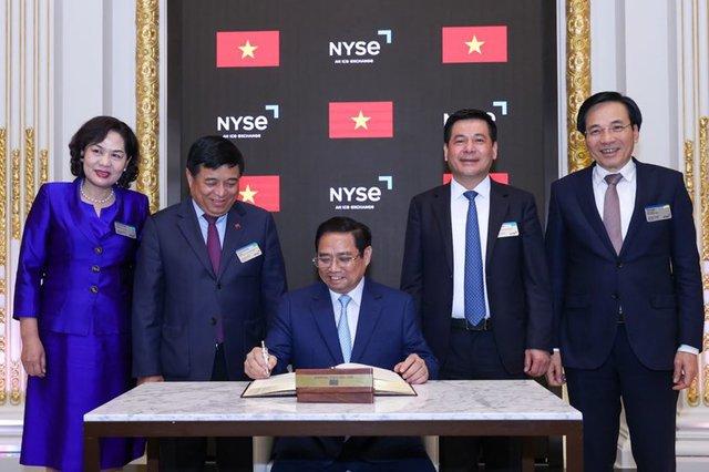Thủ tướng Phạm Minh Chính tham quan, làm việc tại sàn giao dịch chứng khoán lớn nhất thế giới tại New York - Ảnh 9. Thủ tướng Phạm Minh Chính tham quan, làm việc tại sàn giao dịch chứng khoán lớn nhất thế giới tại New York - Ảnh 9.