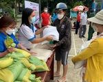 Người dân nô nức chở rác đổi gạo tại ngày hội