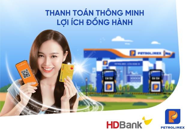 Hướng ứng "Ngày không tiền mặt", HDBank và Petrolimex phát hành siêu thẻ - Ảnh 1.