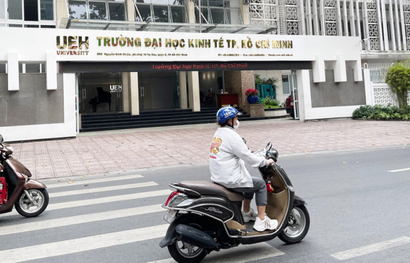 Nhiều đại học tăng học phí kịch trần - Ảnh 1.