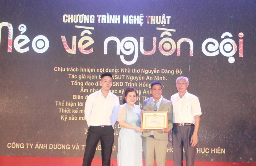 Hà Tĩnh: Quỹ Khuyến học Hồng Lam tiếp nhận 100 triệu đồng từ nhà hảo tâm ảnh 5