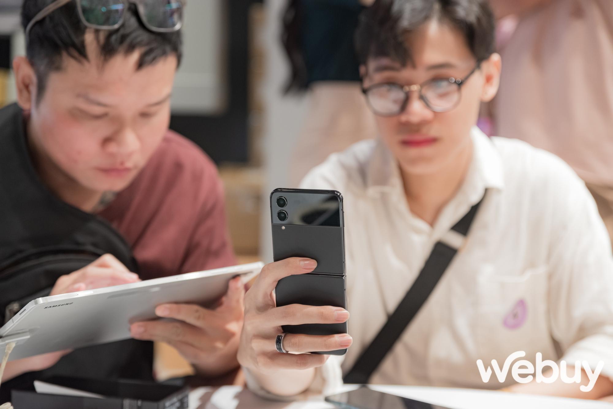 Người dùng nhận hàng sớm Galaxy Z Fold4 đầu tiên tại Việt Nam: “Ấn tượng trên cả mong đợi” - Ảnh 8. Người dùng nhận hàng sớm Galaxy Z Fold4 đầu tiên tại Việt Nam: “Ấn tượng trên cả mong đợi” - Ảnh 8.