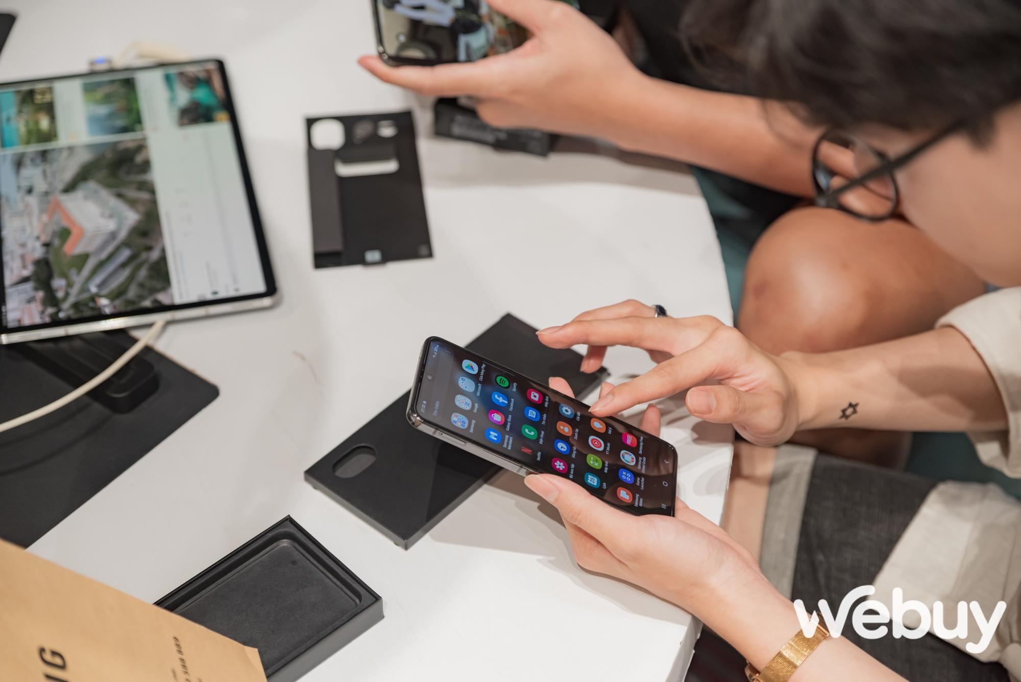 Người dùng nhận hàng sớm Galaxy Z Fold4 đầu tiên tại Việt Nam: “Ấn tượng trên cả mong đợi” - Ảnh 7. Người dùng nhận hàng sớm Galaxy Z Fold4 đầu tiên tại Việt Nam: “Ấn tượng trên cả mong đợi” - Ảnh 7.