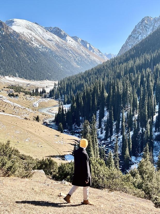 Theo chân du khách Việt ngắm thu vàng trên con đường tơ lụa từ Kazakhstan đến Kyrgyzstan - Ảnh 4.