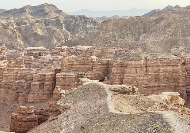 Theo chân du khách Việt ngắm thu vàng trên con đường tơ lụa từ Kazakhstan đến Kyrgyzstan - Ảnh 17.