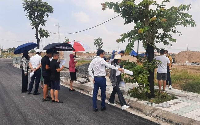 Thị trường bất động sản khó chồng khó, nhà đầu tư đang phải “tự cứu” lấy mình?