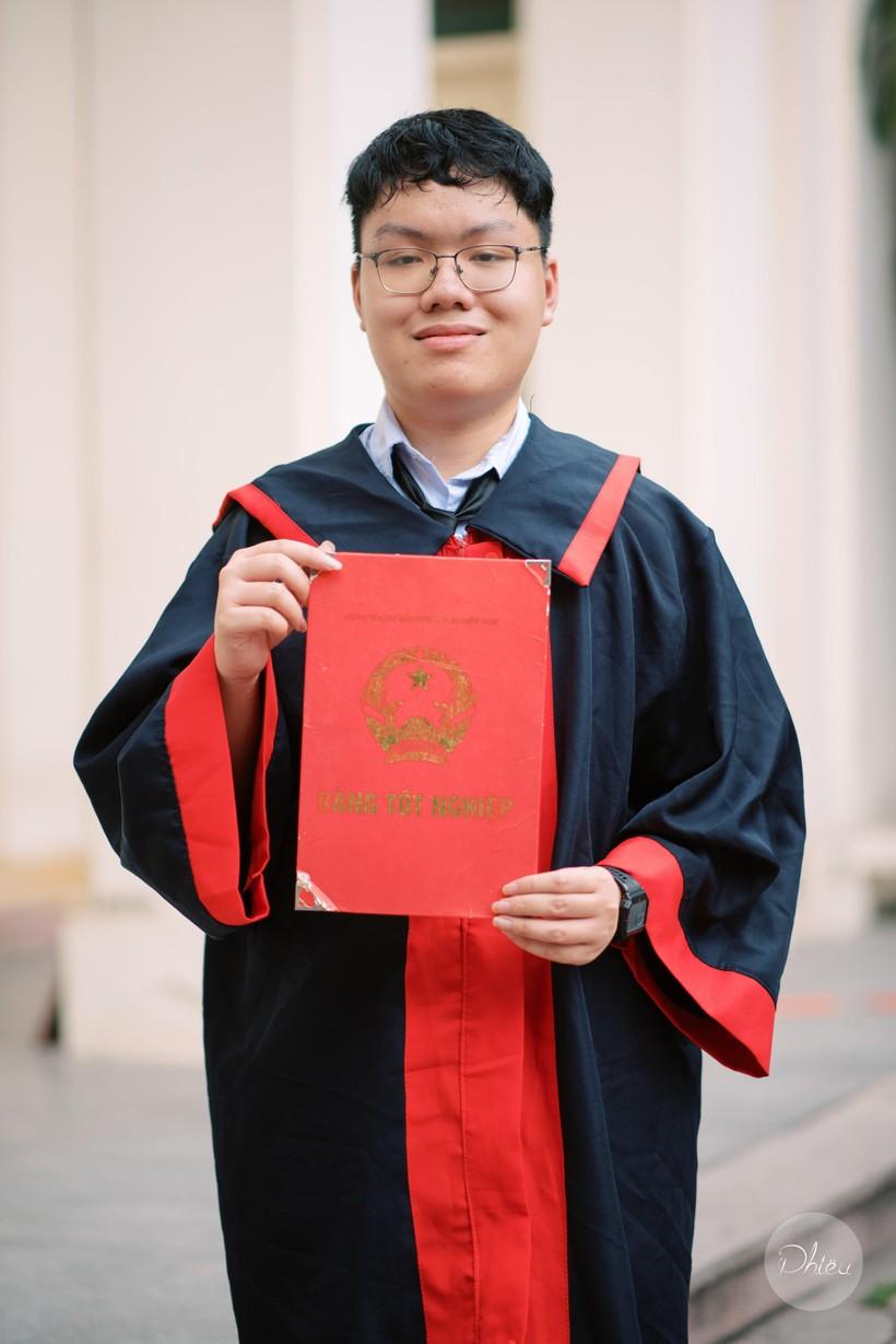Huy chương Bạc Olympic Tin học miệt mài thi thử để trui rèn bản thân ảnh 1