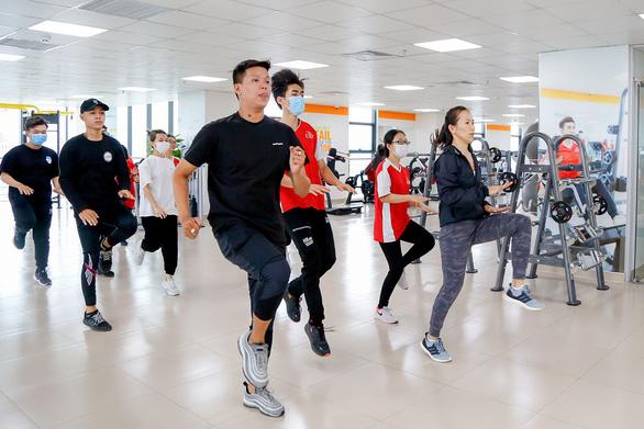 Một học sinh lớp 12 tử vong khi chạy 200m: Làm gì để tránh lặp lại chuyện đau lòng tương tự? - Ảnh 1. Một học sinh lớp 12 tử vong khi chạy 200m: Làm gì để tránh lặp lại chuyện đau lòng tương tự? - Ảnh 1.