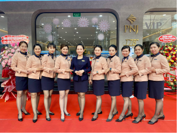 PNJ góp mặt trong top 5 doanh nghiệp niêm yết quản trị tốt năm 2022 - Ảnh 3. PNJ góp mặt trong top 5 doanh nghiệp niêm yết quản trị tốt năm 2022 - Ảnh 3.