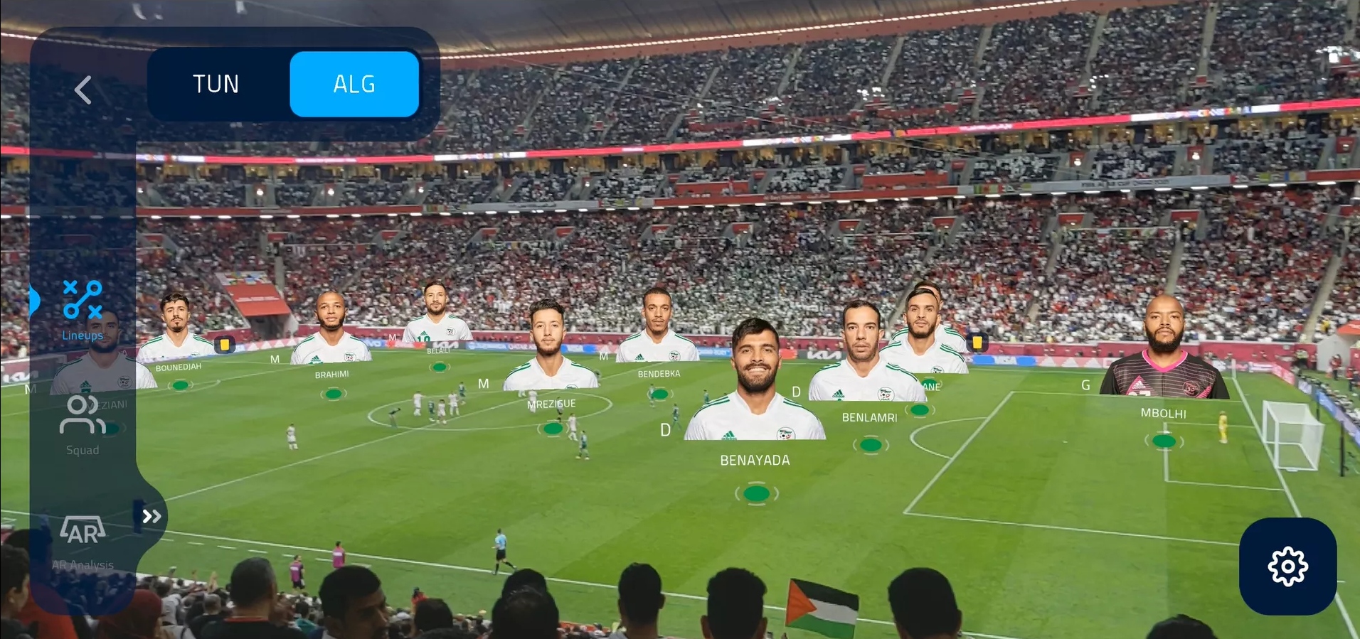 World Cup 2022: CĐV trên sân có thể ‘check’ VAR như trọng tài, xem được cả thông số cầu thủ theo thời gian thực - Ảnh 1. World Cup 2022: CĐV trên sân có thể ‘check’ VAR như trọng tài, xem được cả thông số cầu thủ theo thời gian thực - Ảnh 1.