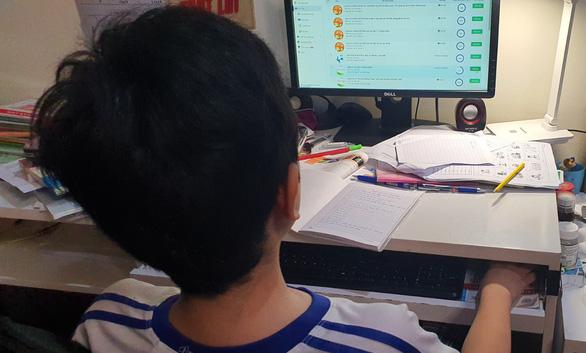 Học sinh, phụ huynh toát mồ hôi với phần mềm K12Online - Ảnh 1. Học sinh, phụ huynh toát mồ hôi với phần mềm K12Online - Ảnh 1.