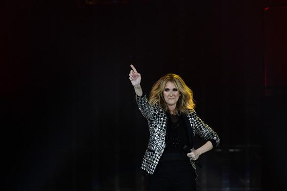 Celine Dion mắc chứng rối loạn thần kinh hiếm gặp, hủy hoãn hàng loạt buổi diễn - Ảnh 1. Celine Dion mắc chứng rối loạn thần kinh hiếm gặp, hủy hoãn hàng loạt buổi diễn - Ảnh 1.