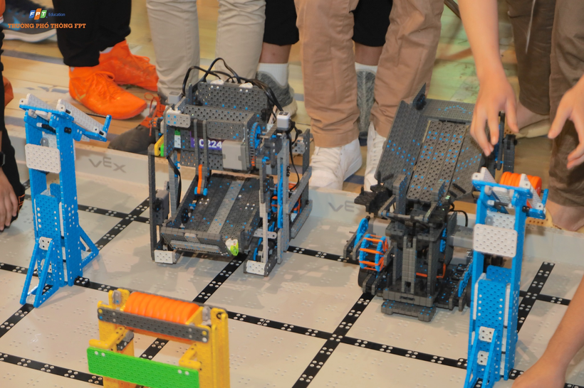 FPT Schools giành 3 suất tranh tài tại VEX Robotics World Championship 2023 ảnh 2