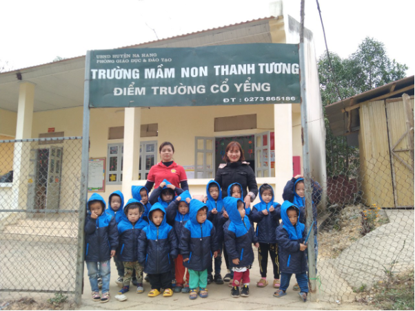 Ấm lòng những quà tặng của đoàn từ thiện Tần Nguyễn cho học sinh vùng cao - Ảnh 2. Ấm lòng những quà tặng của đoàn từ thiện Tần Nguyễn cho học sinh vùng cao - Ảnh 2.