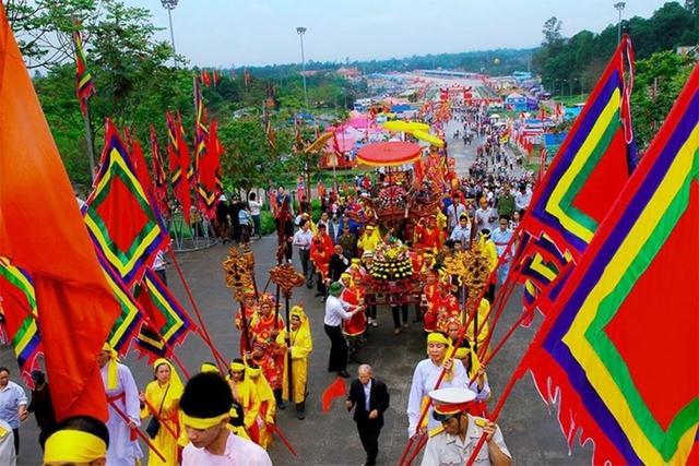 Các hoạt động phần hội gắn kết chặt chẽ với du lịch, tạo thành chuỗi các hoạt động Tuần văn hóa - Du lịch Đất Tổ.