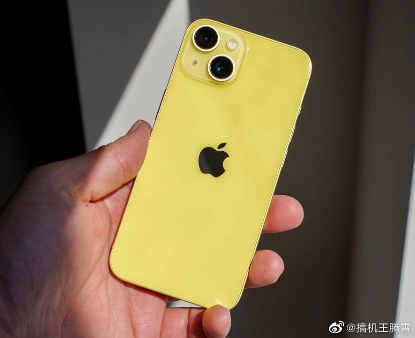 iPhone 14 màu Vàng về Việt Nam cuối tháng 3, giá bất ngờ - Ảnh 2. iPhone 14 màu Vàng về Việt Nam cuối tháng 3, giá bất ngờ - Ảnh 2.
