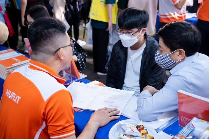 Nắm ‘tấm vé’ vào đại học với phương thức xét tuyển học bạ - Ảnh 1. Nắm ‘tấm vé’ vào đại học với phương thức xét tuyển học bạ - Ảnh 1.