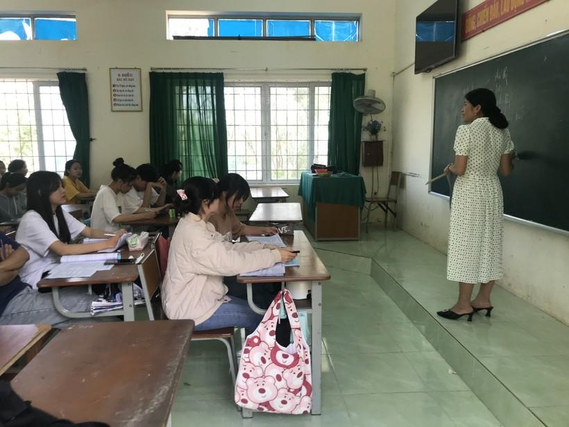Trường học phố núi bám học sinh để dạy, sẵn sàng cho kỳ thi tốt nghiệp THPT 2023.